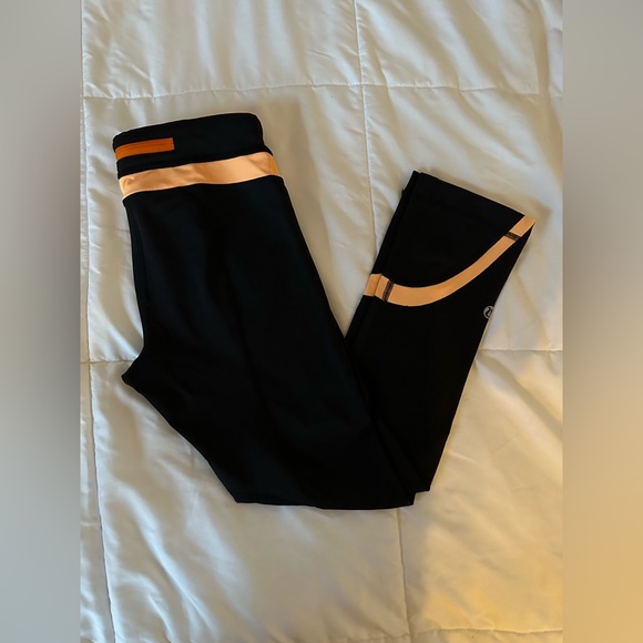 Lululemon Run: Inspire Crop II Black / Creamsicle Pop - Picture 8 of 9